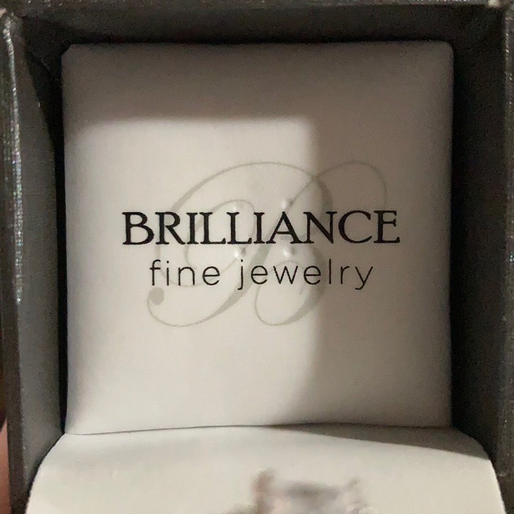 Engagement ring - Picture 2 of 2